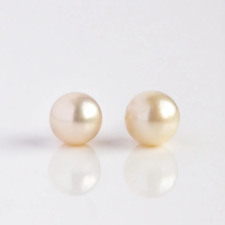 Solid Gold Essential Pearl Studs